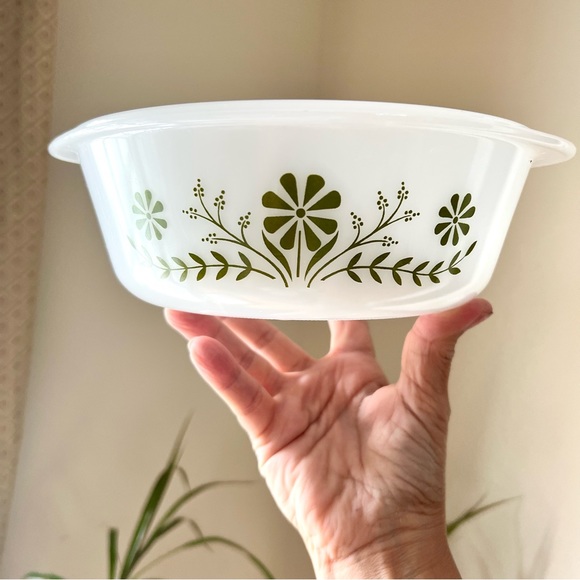 Glasbake Daisy 1.5 quart casserole Vintage dish good condition- lovely p… - Picture 1 of 5